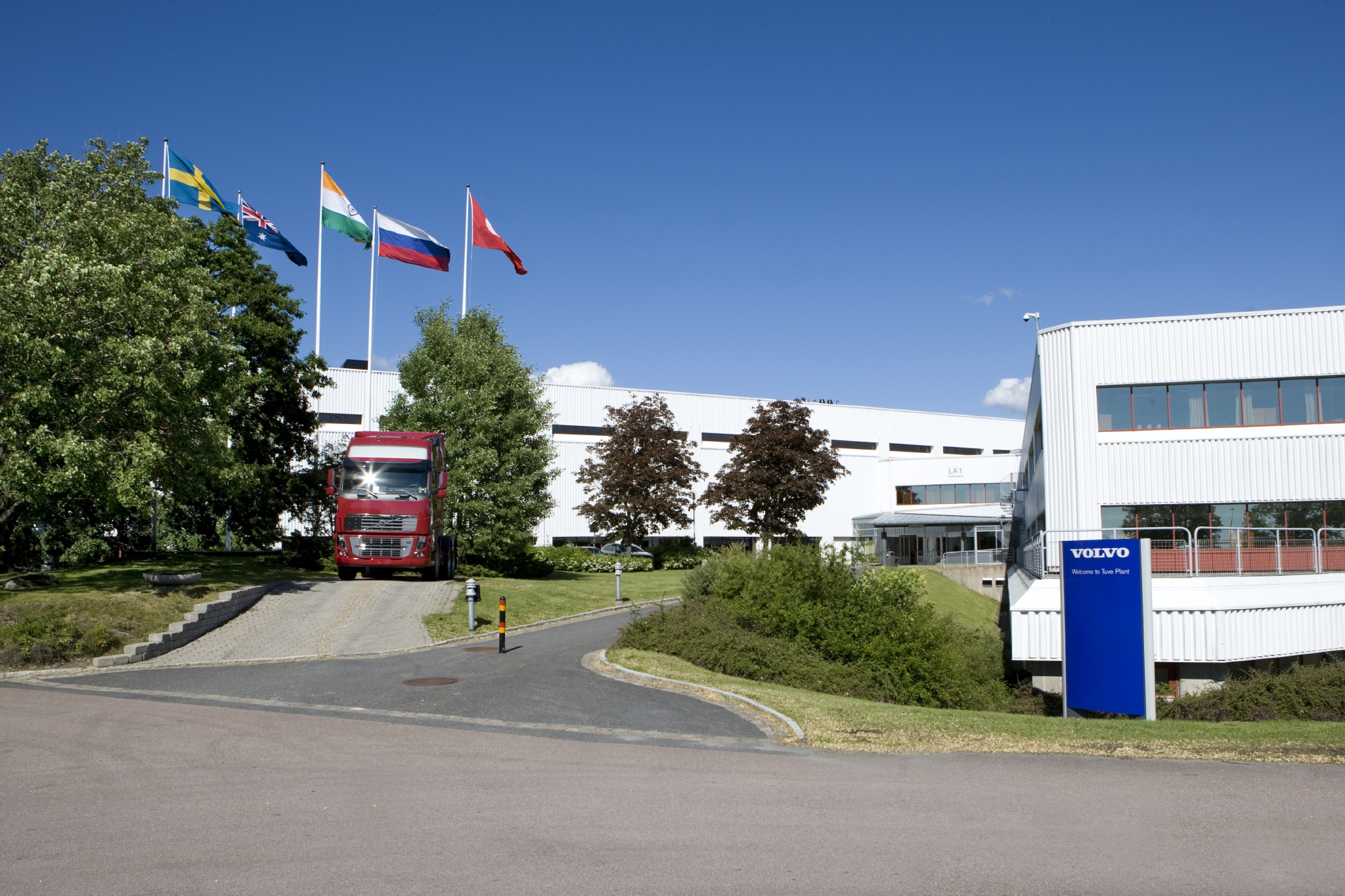 Компанијата Volvo Trucks повторно започнува со производство