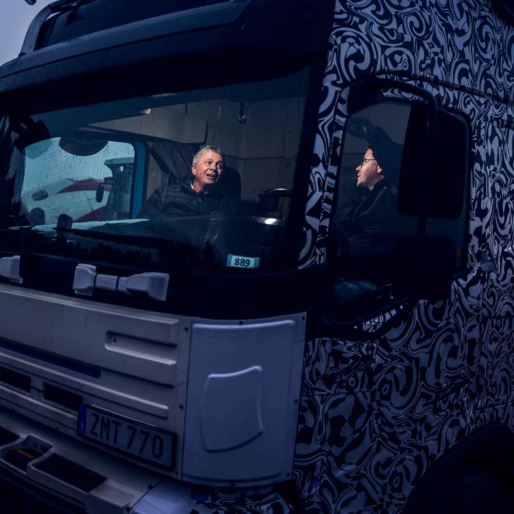 Дилер на Volvo Trucks, Ерик Астром, зборува со Јоаким Ериксон